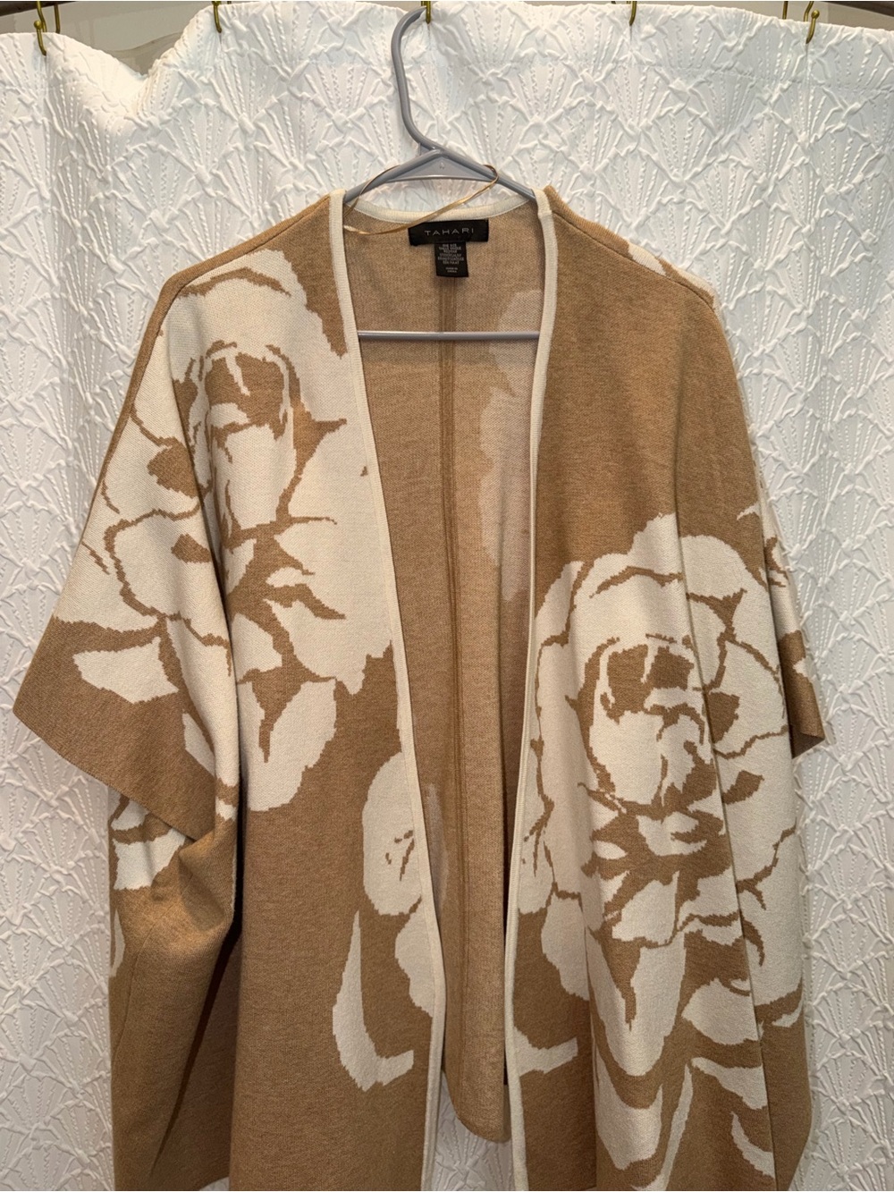 Tahari Cream & Camel Floral Open-Front Knit Wrap
